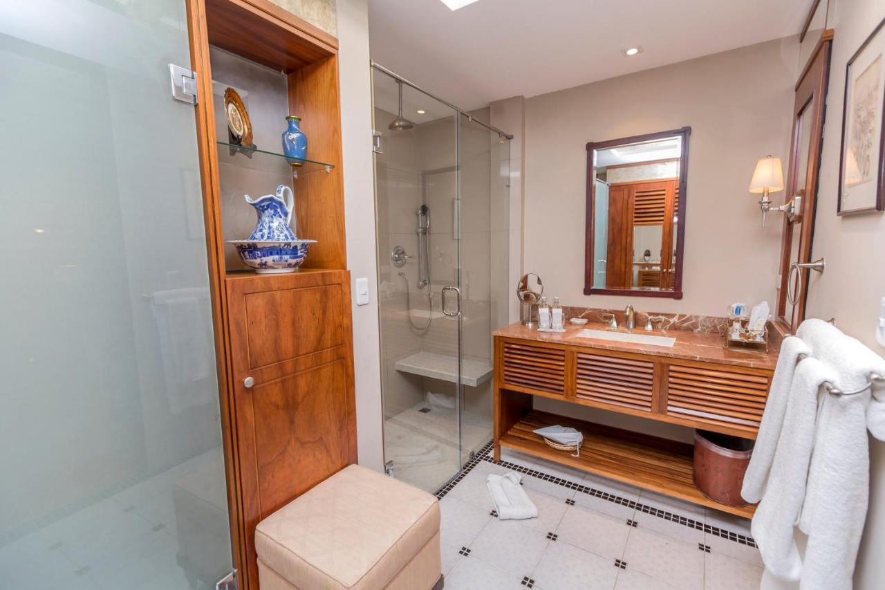 Deluxe King Suite
